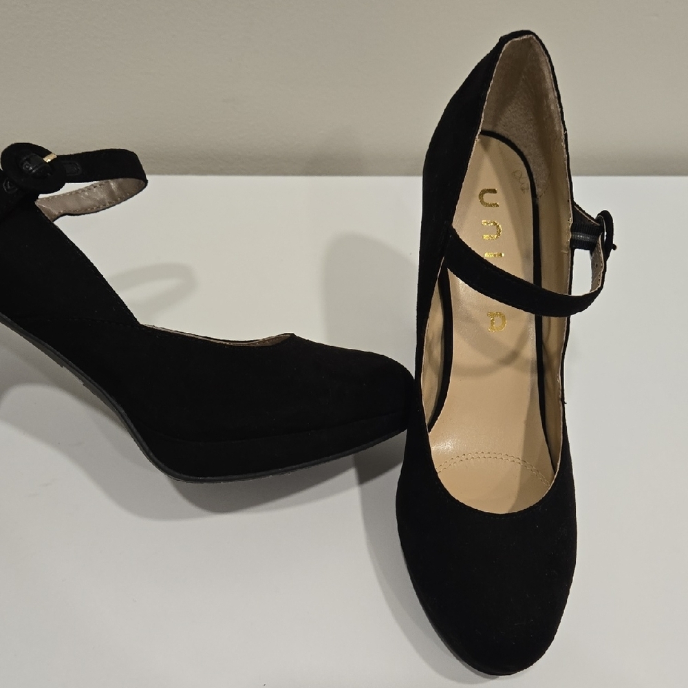 **NWOT**Unisa Black Suede Mary Jane Heels - Picture 5 of 5